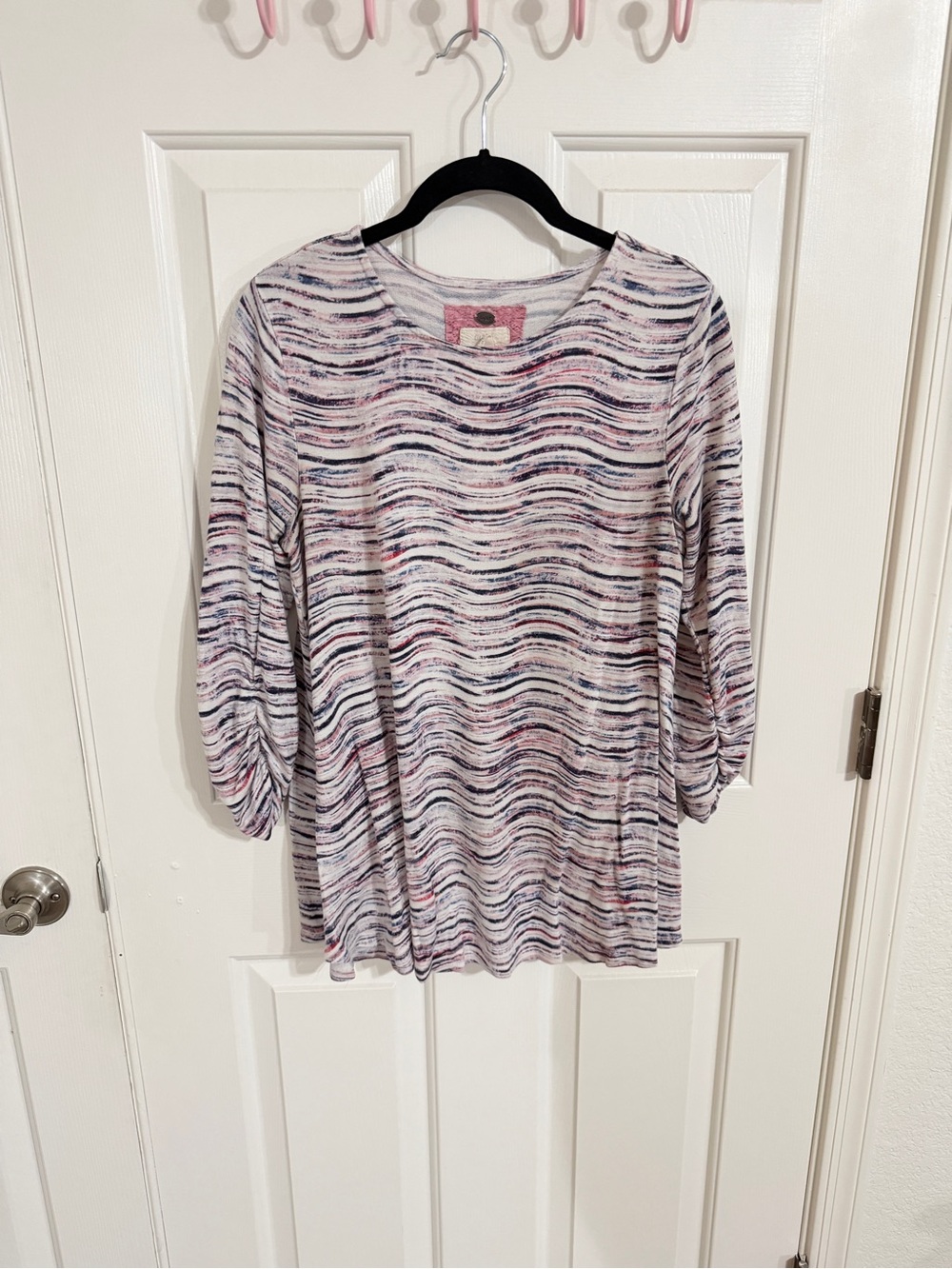 Cupio Wave-Pattern Long Sleeve Top in White, Navy and Pink